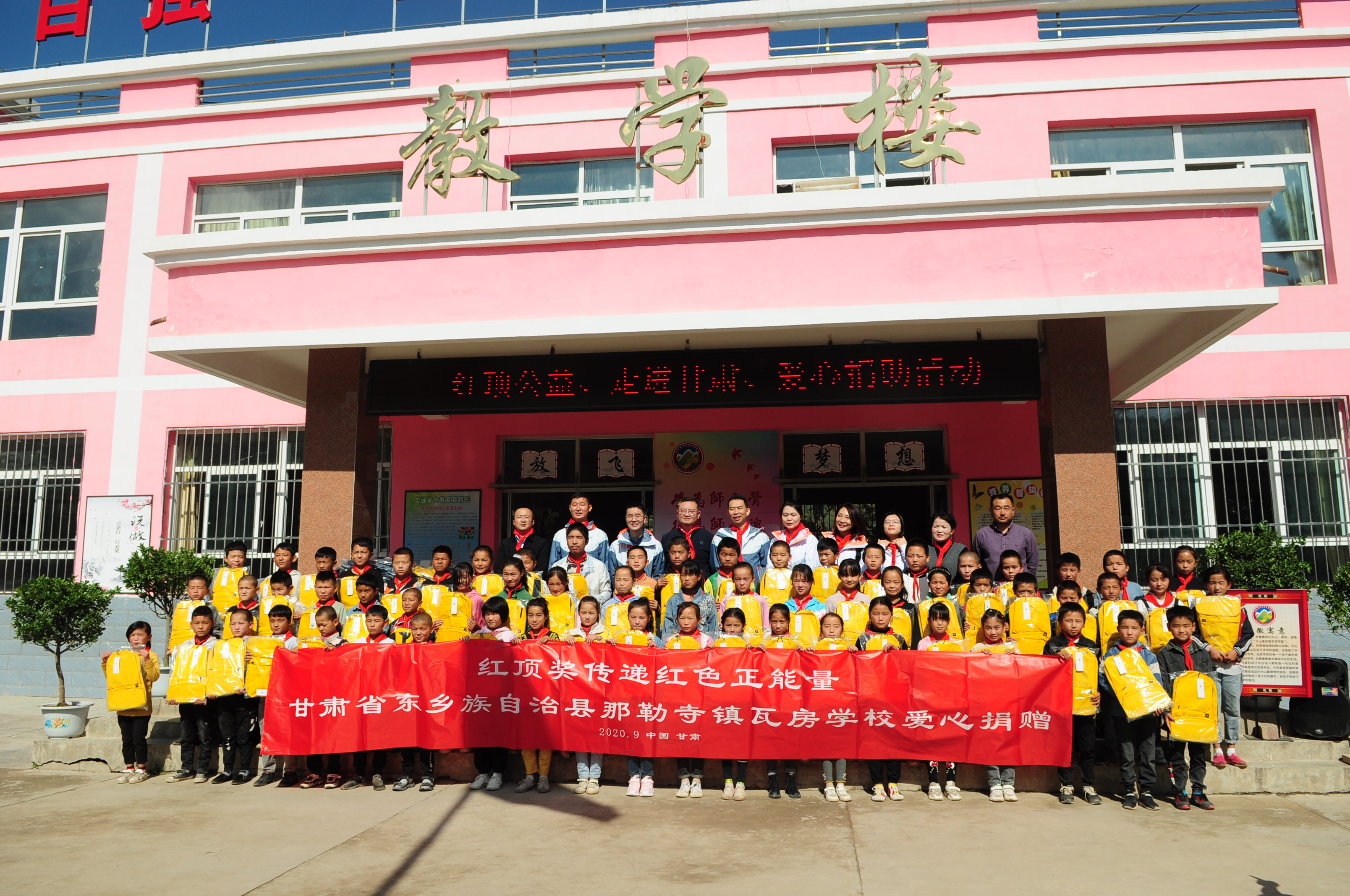 圖片包含 建筑, 戶外, 路, 橙子

描述已自動(dòng)生成