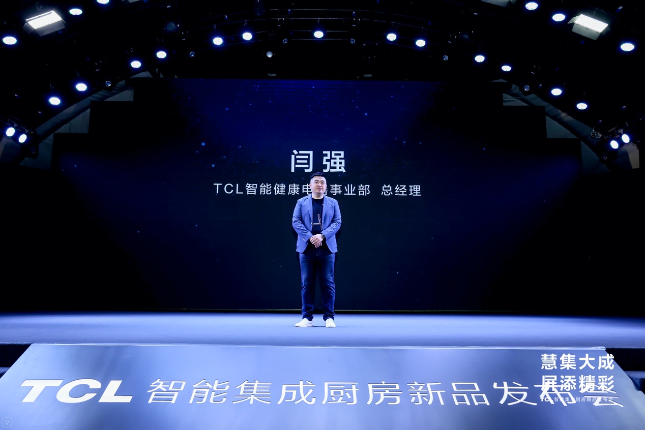圖片包含 監(jiān)控, 播放器, 屏幕, 男人

描述已自動生成