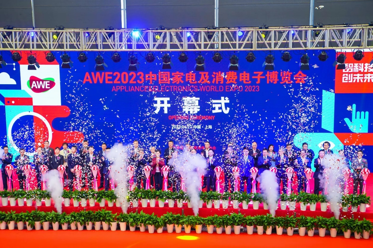 圖片包含 游戲機(jī), 火車, 站

描述已自動生成