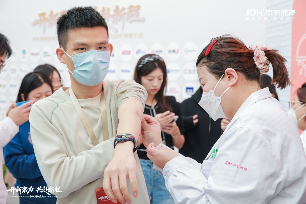 男人抱著女人

AI 生成的內(nèi)容可能不正確。